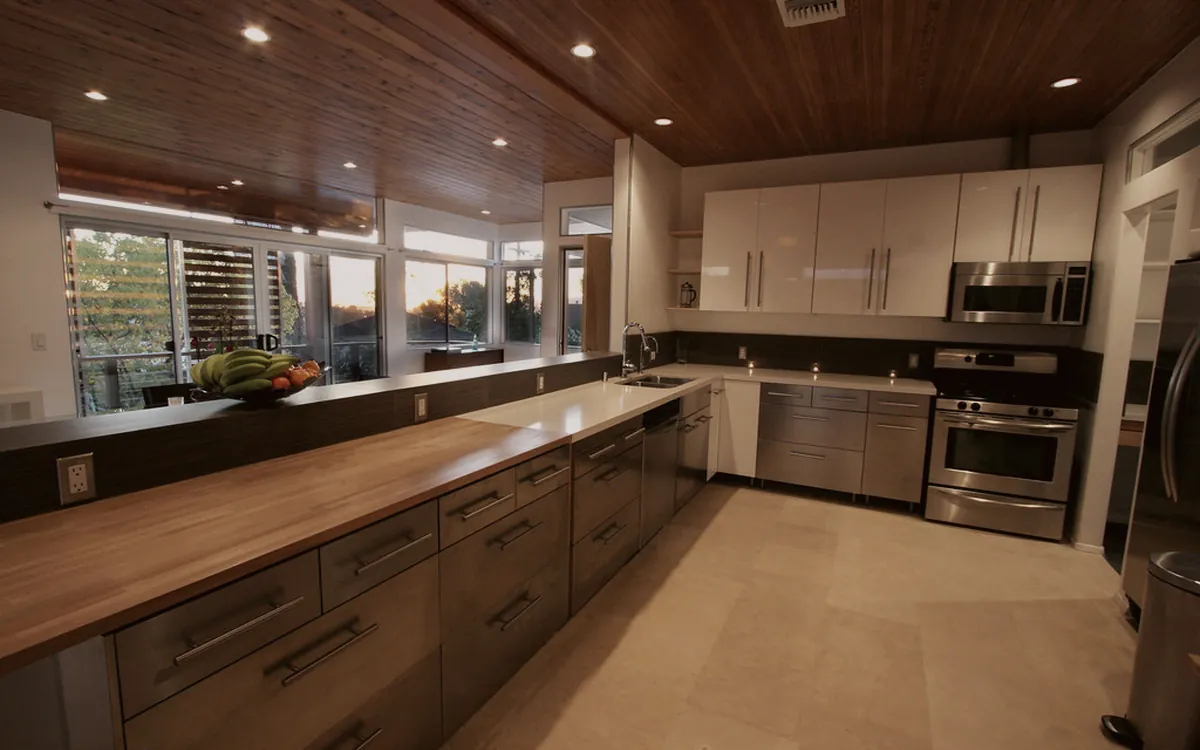 Cocina remodelada con mueble a medida